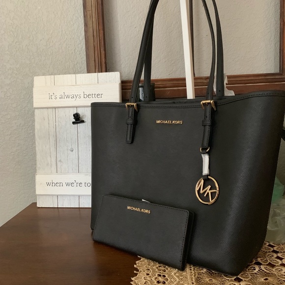 New MK 🖤bag and wallet received for @leanicash - Picture 2 of 8